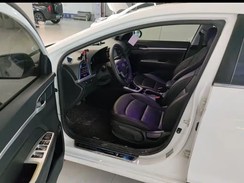 Hyundai Elantra — миниатюра 5