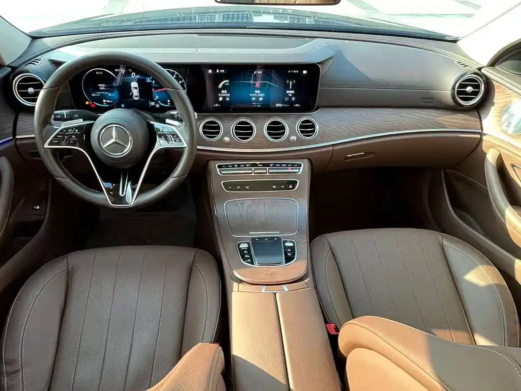 Mercedes-Benz E-Class — миниатюра 9