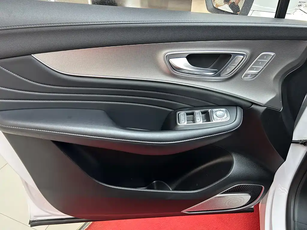 Roewe RX5 MAX — миниатюра 9