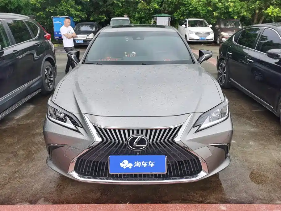 Lexus ES 2020 200