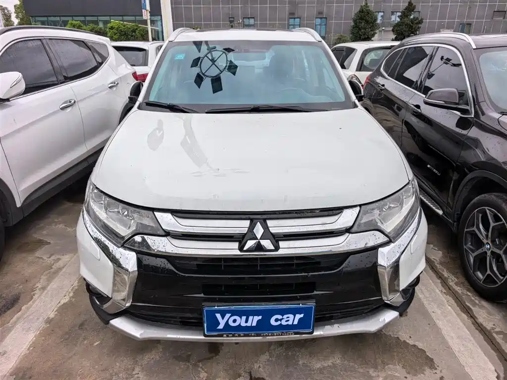 MITSUBISHI OUTLANDER