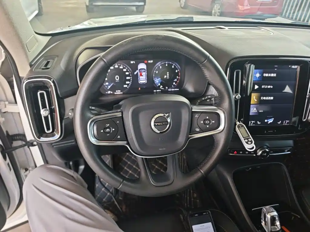 Volvo XC40 — миниатюра 11