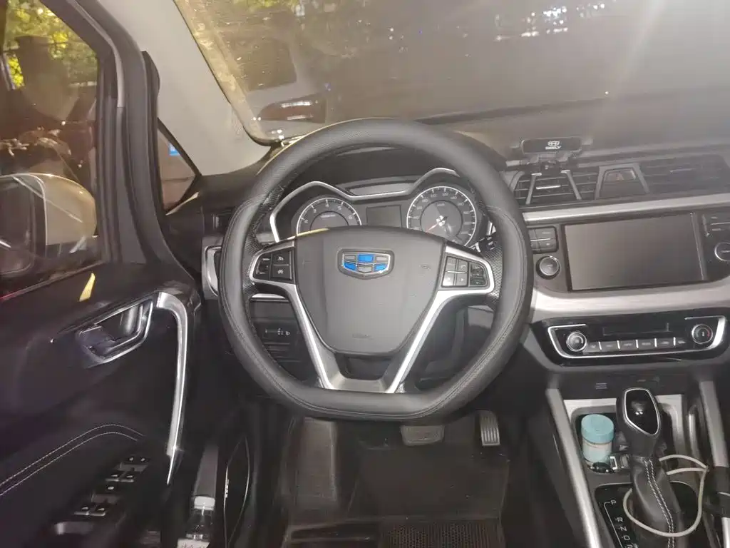 Geely Vision X3 — миниатюра 3