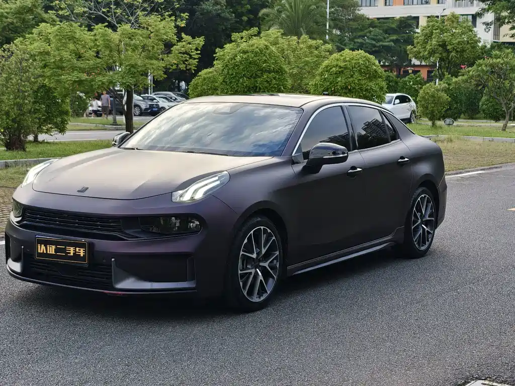 Lynk & Co 03