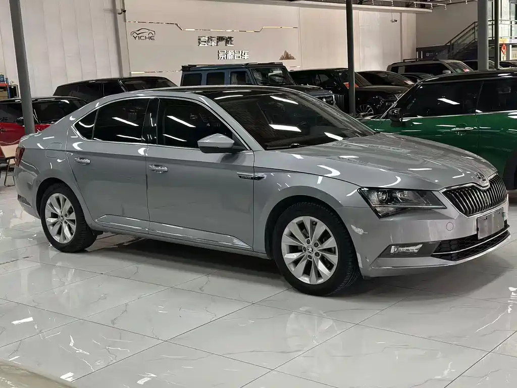 Skoda Superb — миниатюра 3