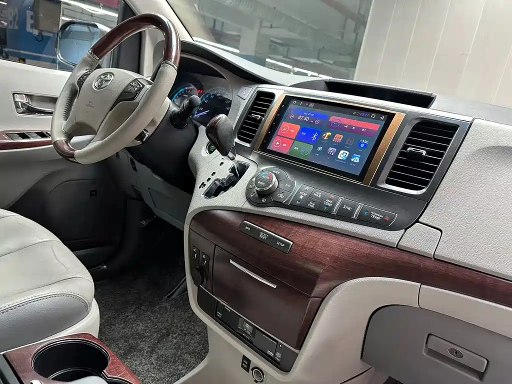 Toyota Sienna 2013 3.5L AT