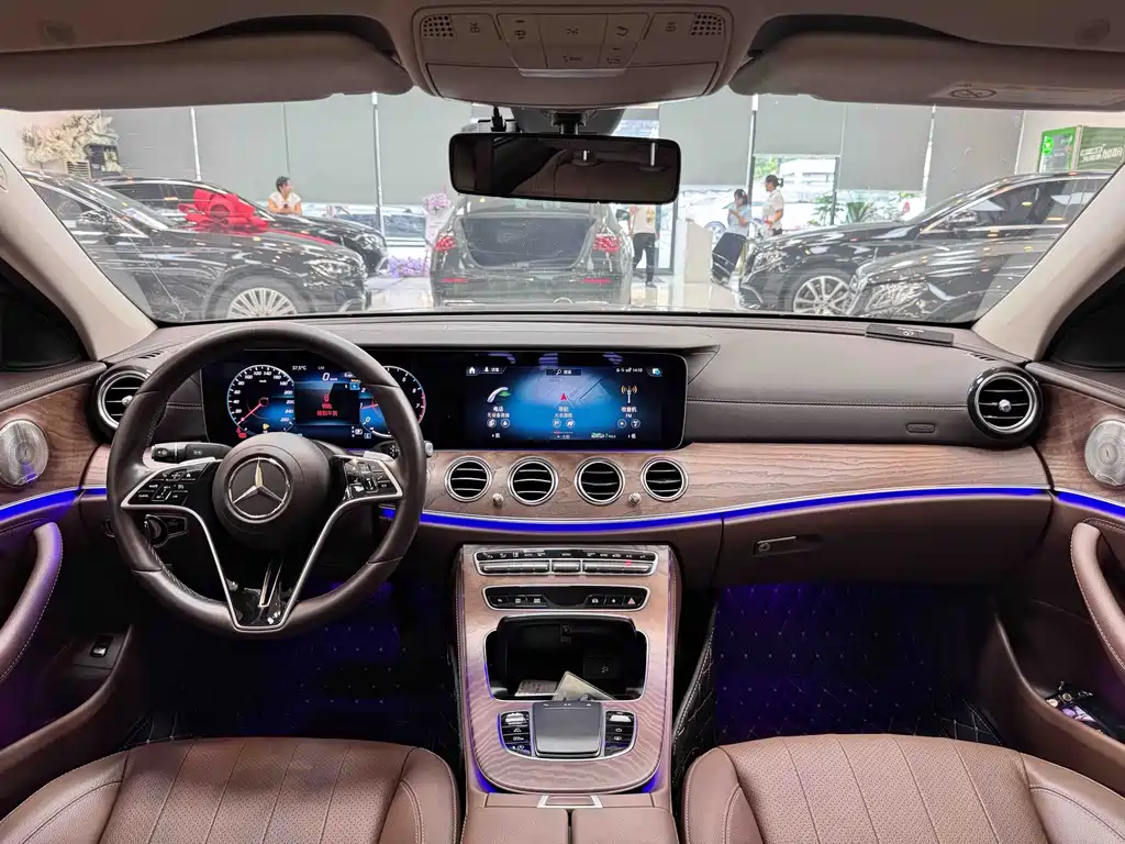 Mercedes-Benz E-Class — миниатюра 11
