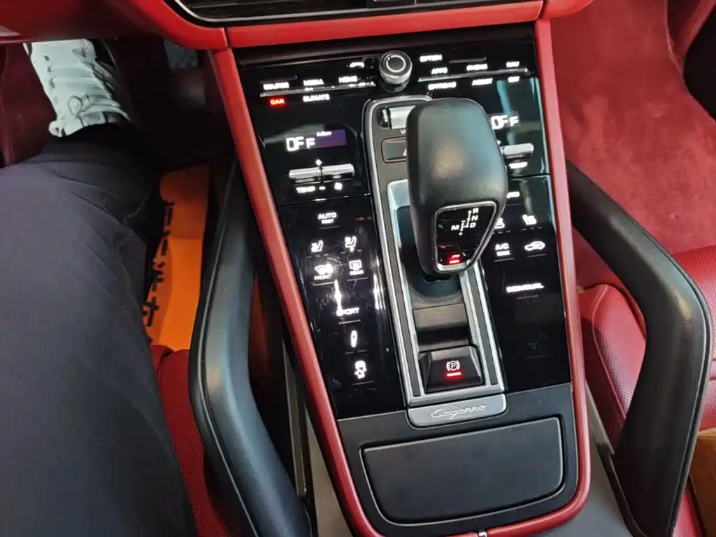 Porsche Cayenne — миниатюра 14
