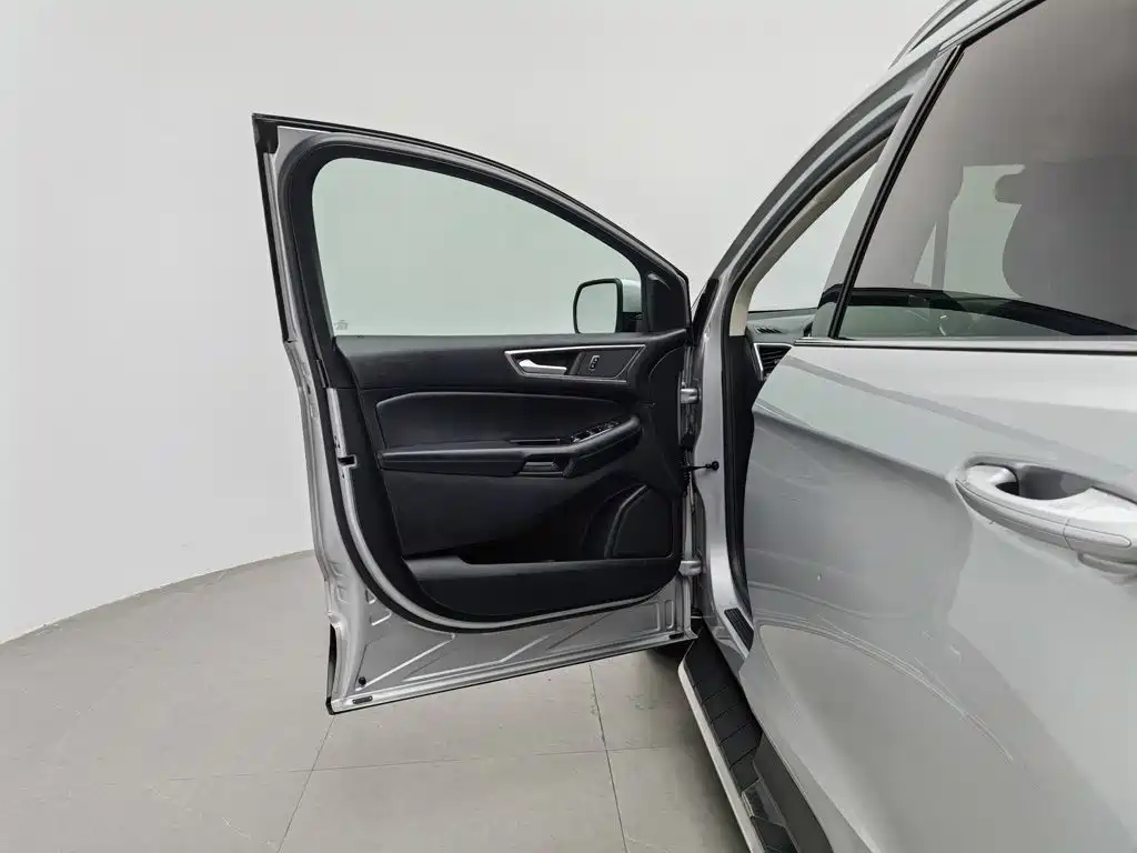 Ford Edge — миниатюра 8