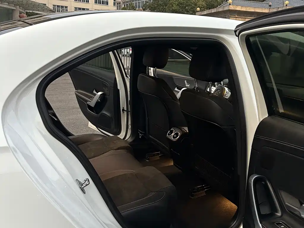Mercedes-Benz A-Class — миниатюра 11