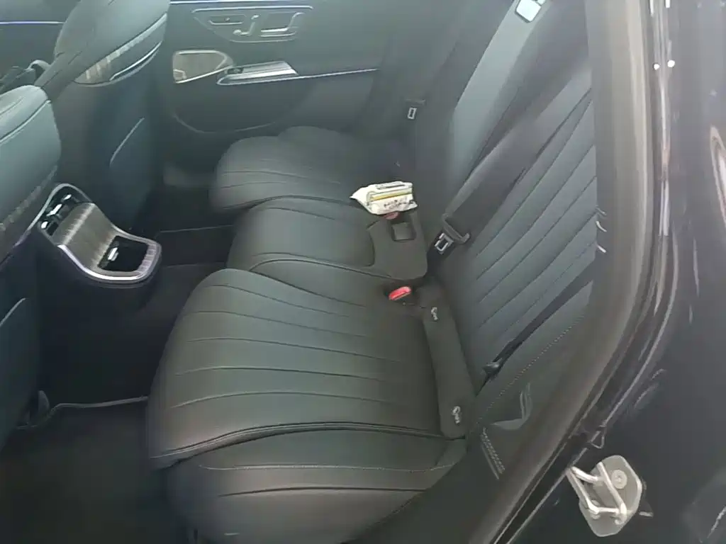 Mercedes-Benz E-Class — миниатюра 17