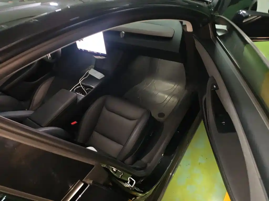 Tesla Model 3 — миниатюра 20