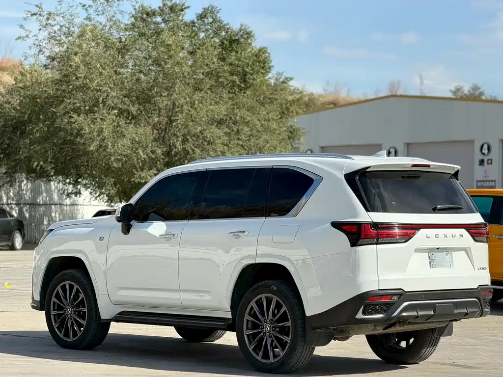Lexus LX — миниатюра 7