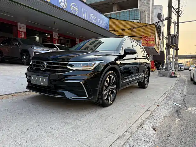 VOLKSWAGEN TIGUAN L