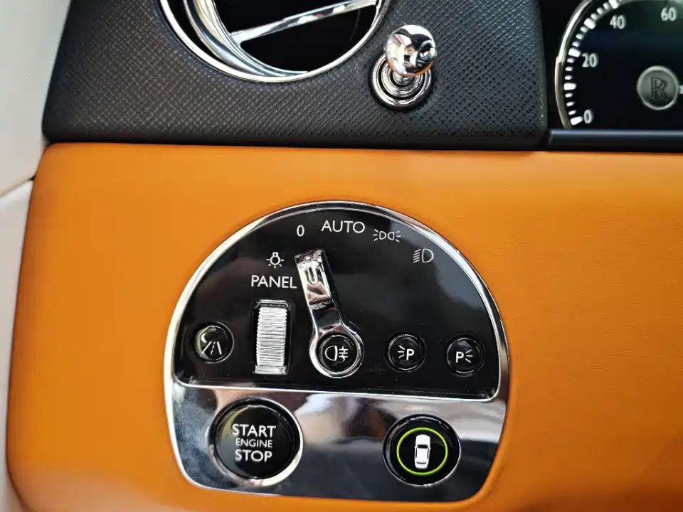 Rolls-Royce Cullinan - фото 17