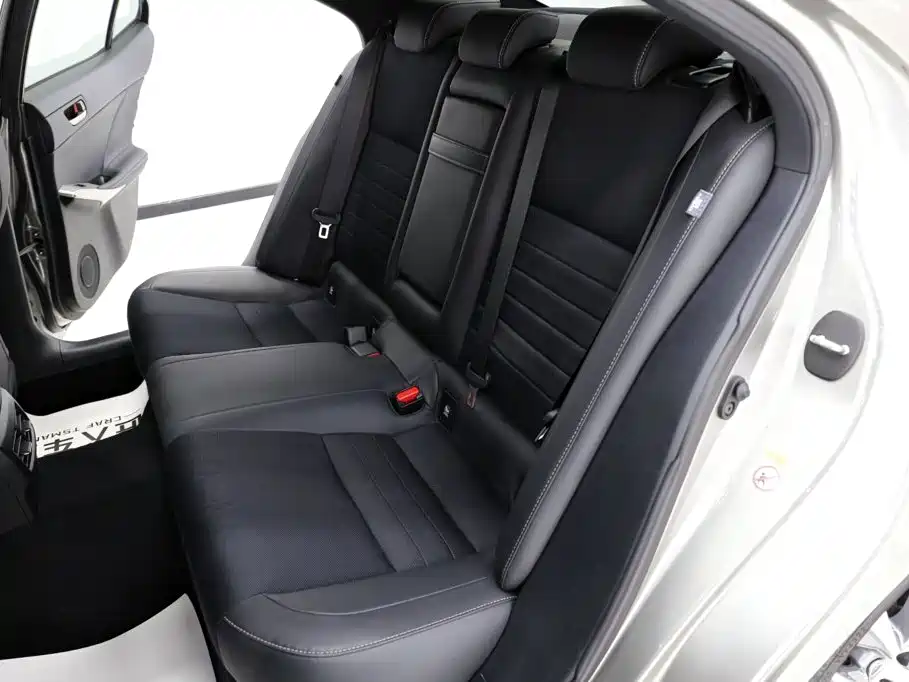 Lexus IS — миниатюра 8