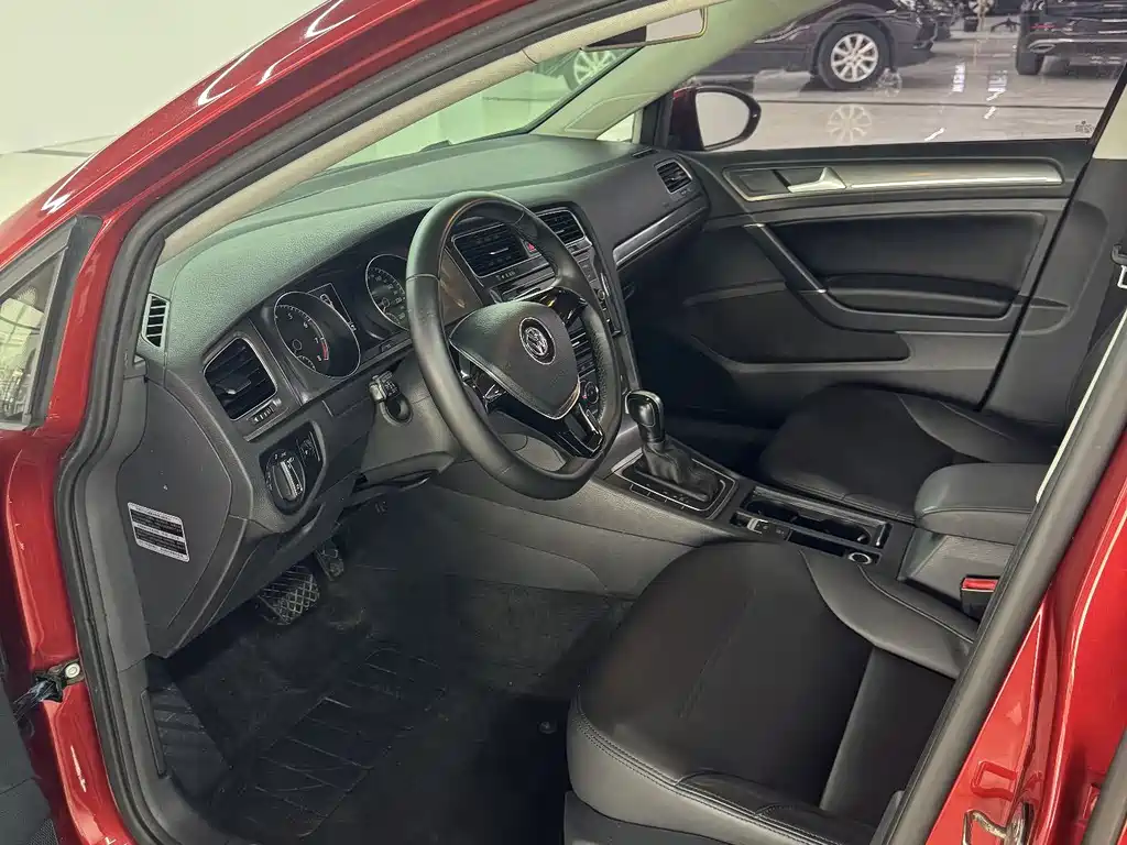 Volkswagen Golf 2015 1.6L AT Comfort