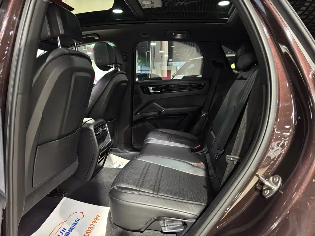 Porsche Cayenne — миниатюра 12