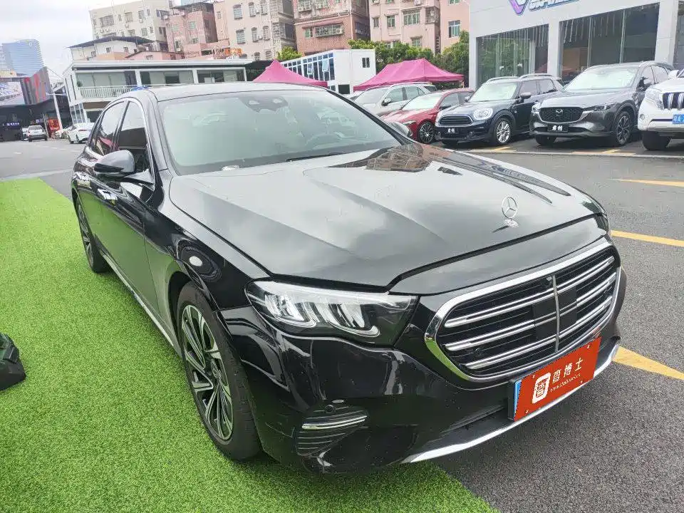 Mercedes-Benz E-Class — миниатюра 2