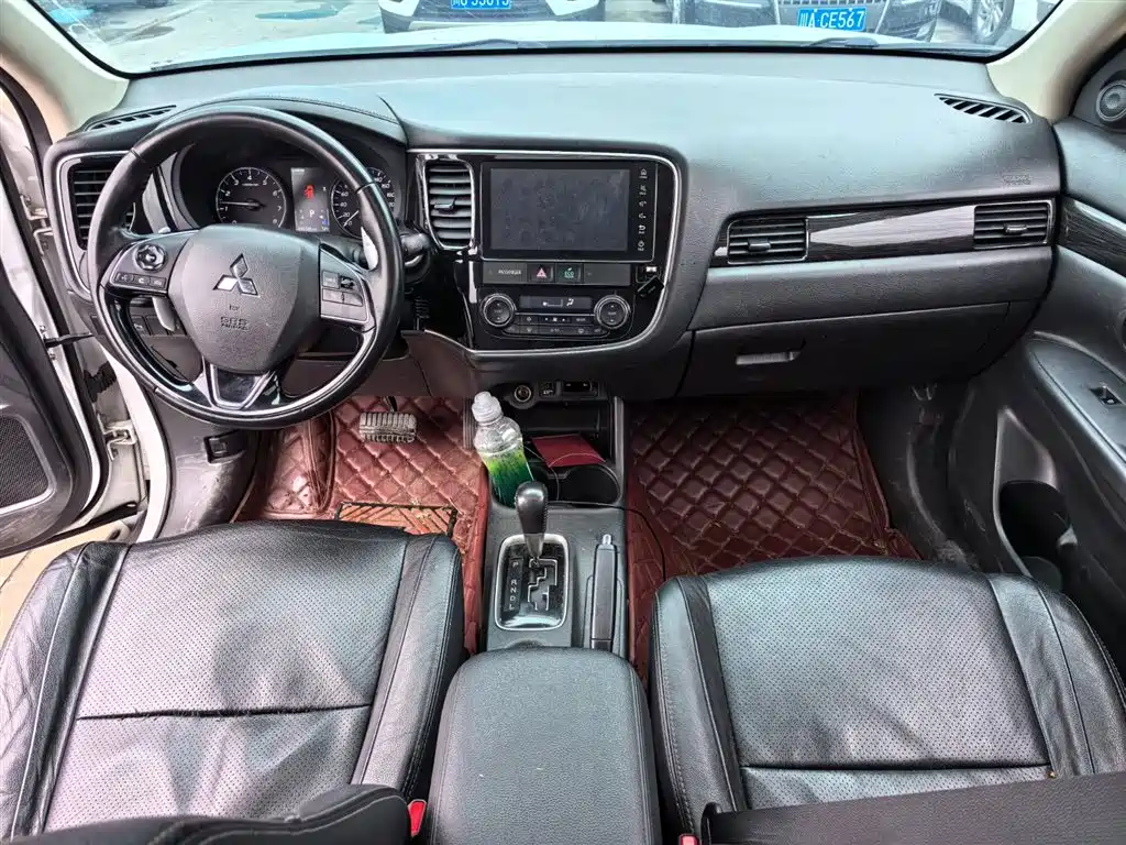 MITSUBISHI OUTLANDER