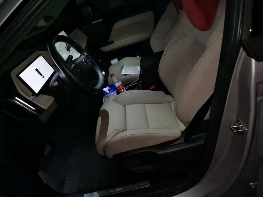 Volvo XC70 PHEV — миниатюра 16