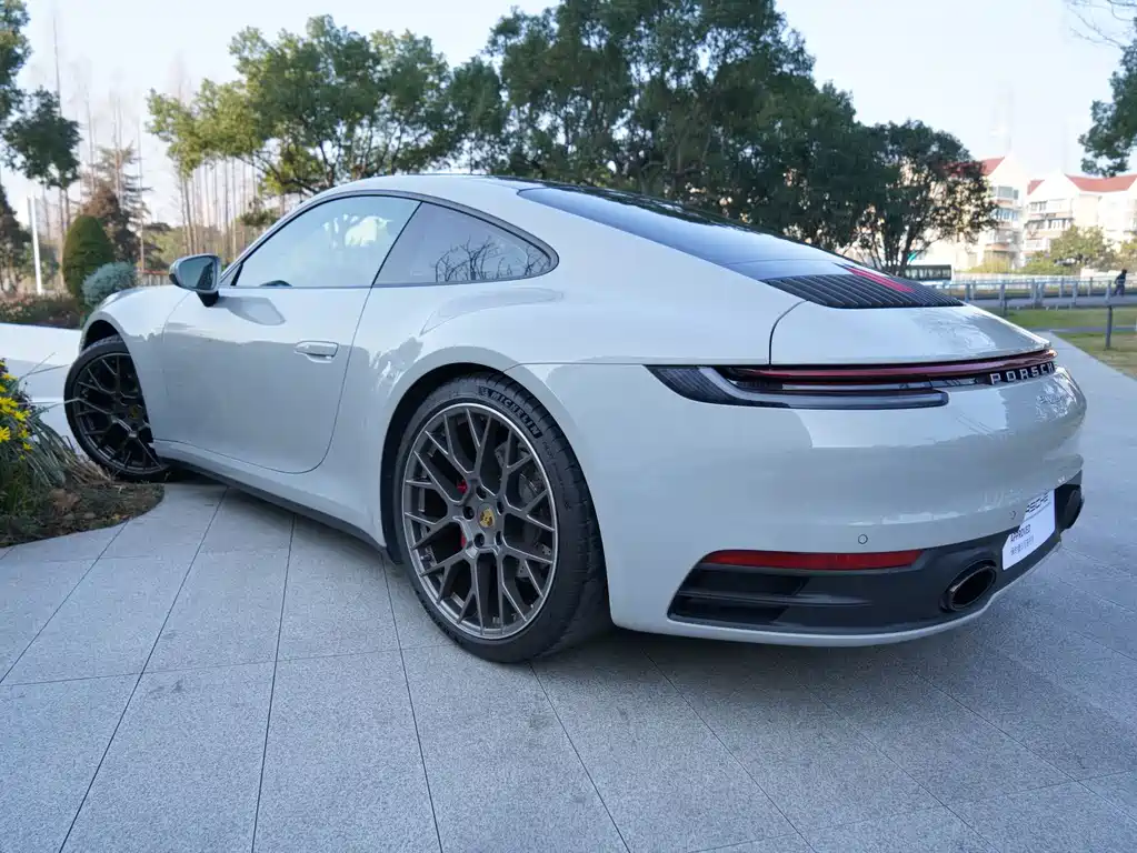 PORSCHE 911