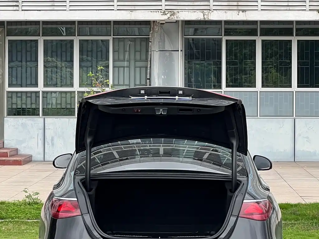 Mercedes-Benz E-Class E 2025 E 260 L