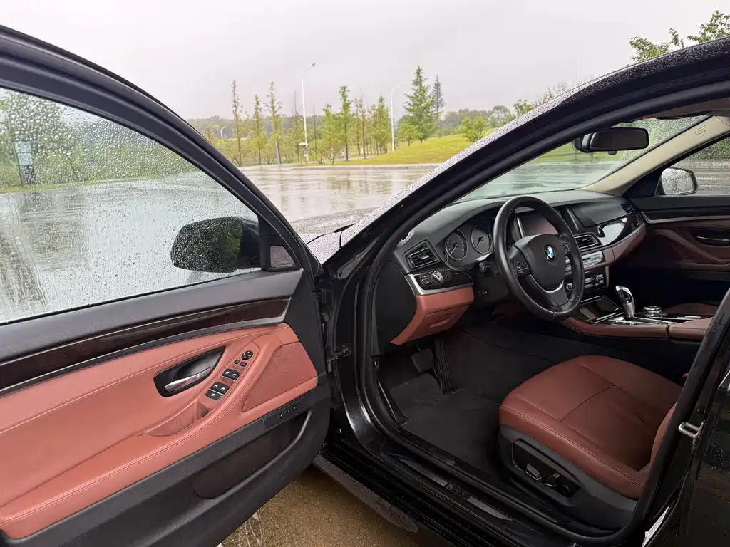 BMW 5 Series — миниатюра 8