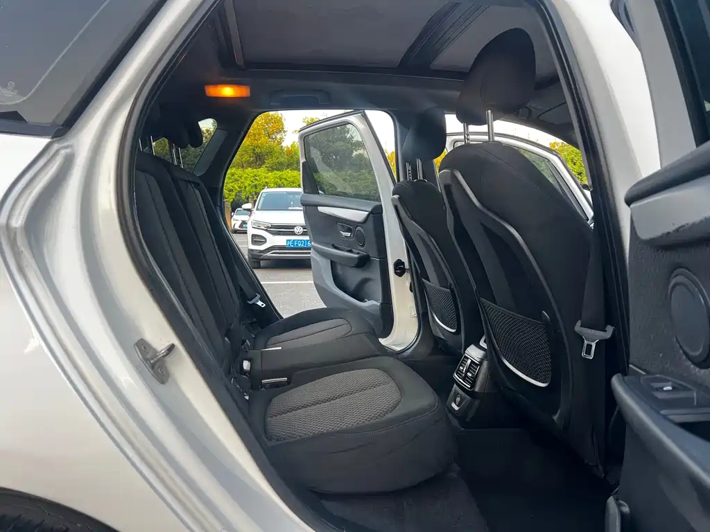 BMW 2 Series Active Tourer (Import) — миниатюра 17