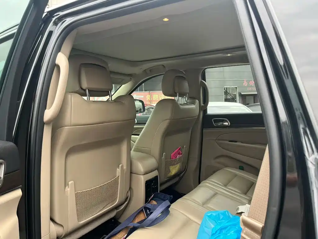 Jeep Grand Cherokee (Import) — миниатюра 5