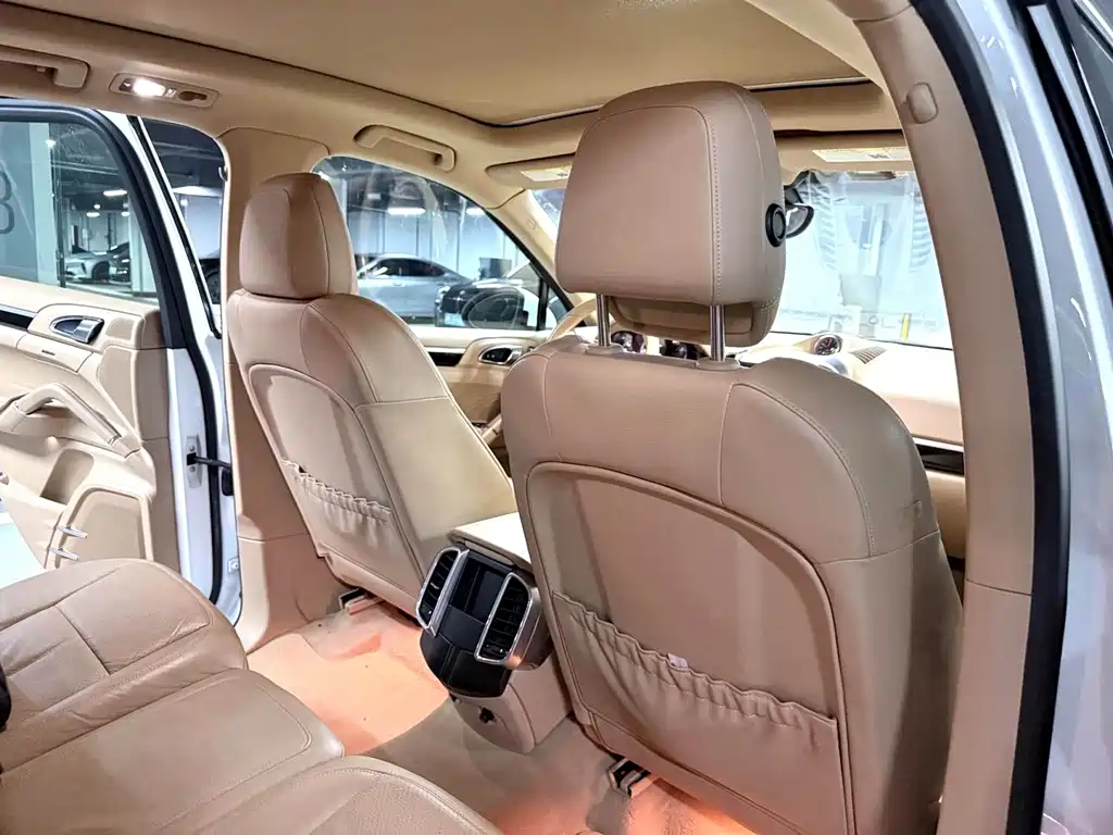 Porsche Cayenne — миниатюра 8