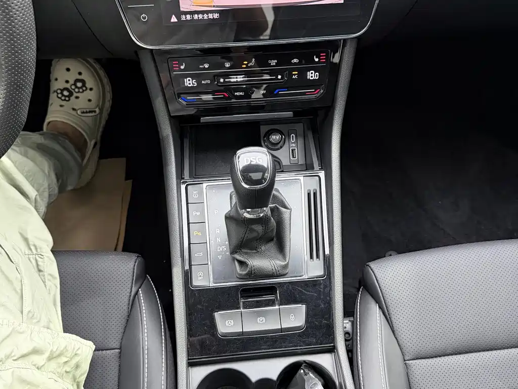 Skoda Superb TSI280 DSG Premium Edition, фото 12