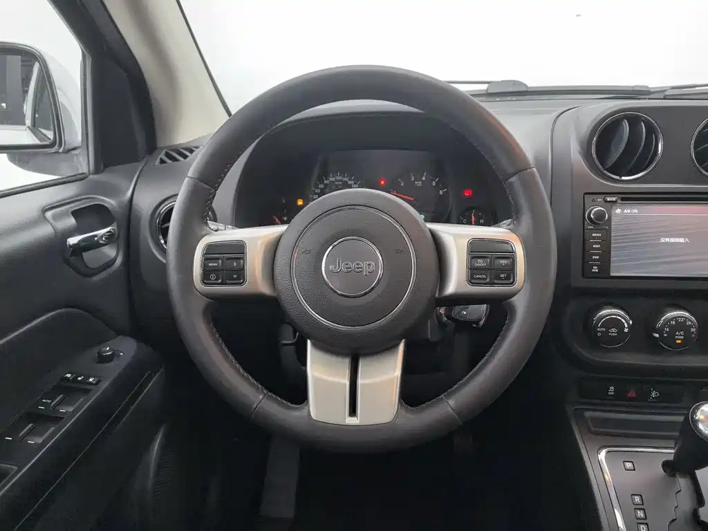 Jeep Compass (Import) — миниатюра 11