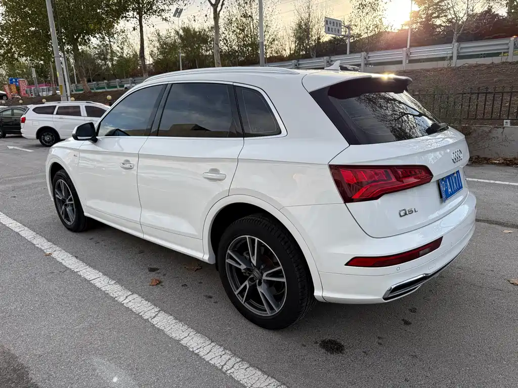 Audi Q5L — миниатюра 6