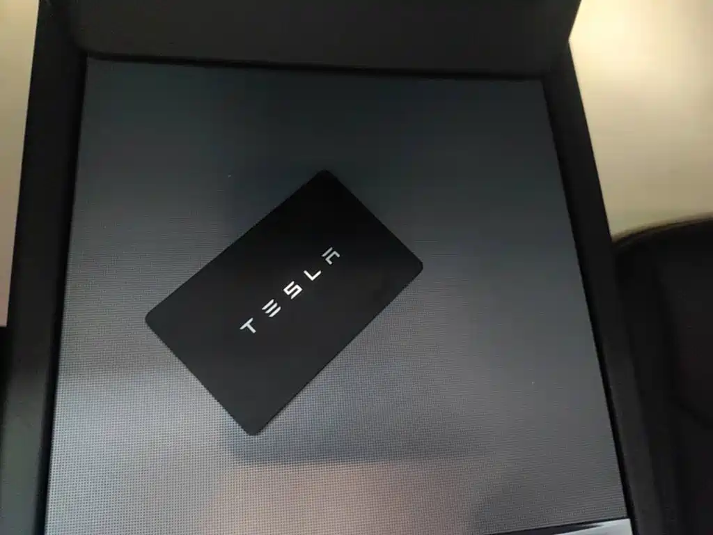 Tesla Model 3 — миниатюра 9