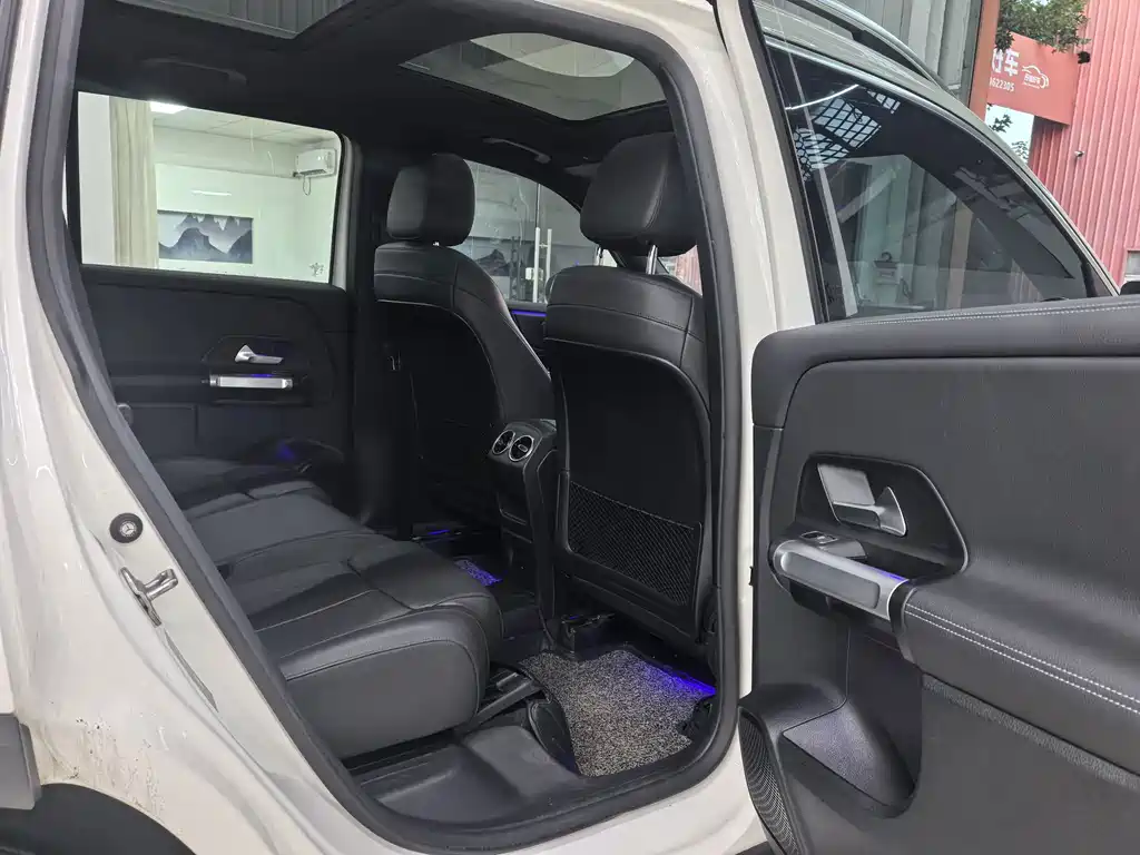 Mercedes-Benz GLB — миниатюра 8
