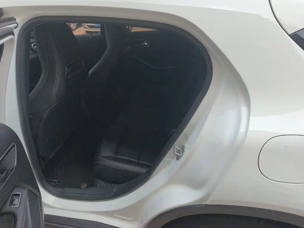 Mercedes-Benz GLA — миниатюра 18