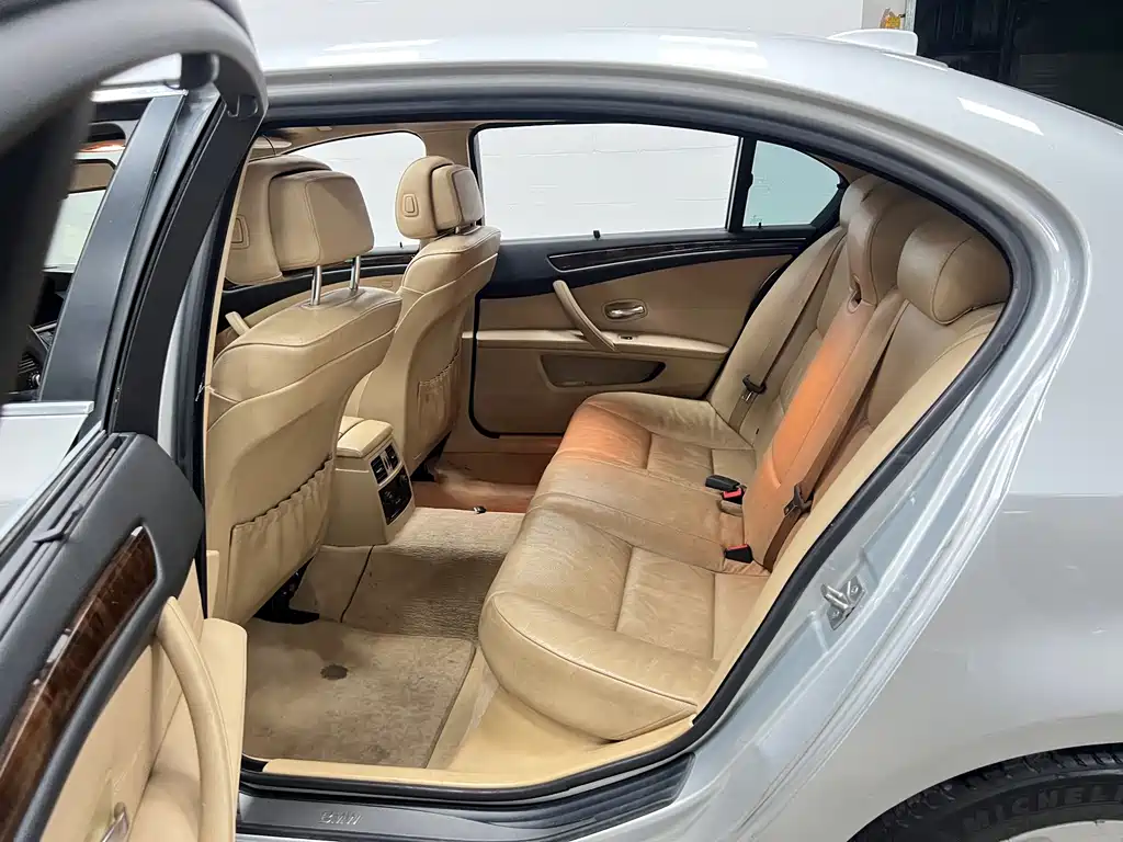 BMW 5 Series — миниатюра 8