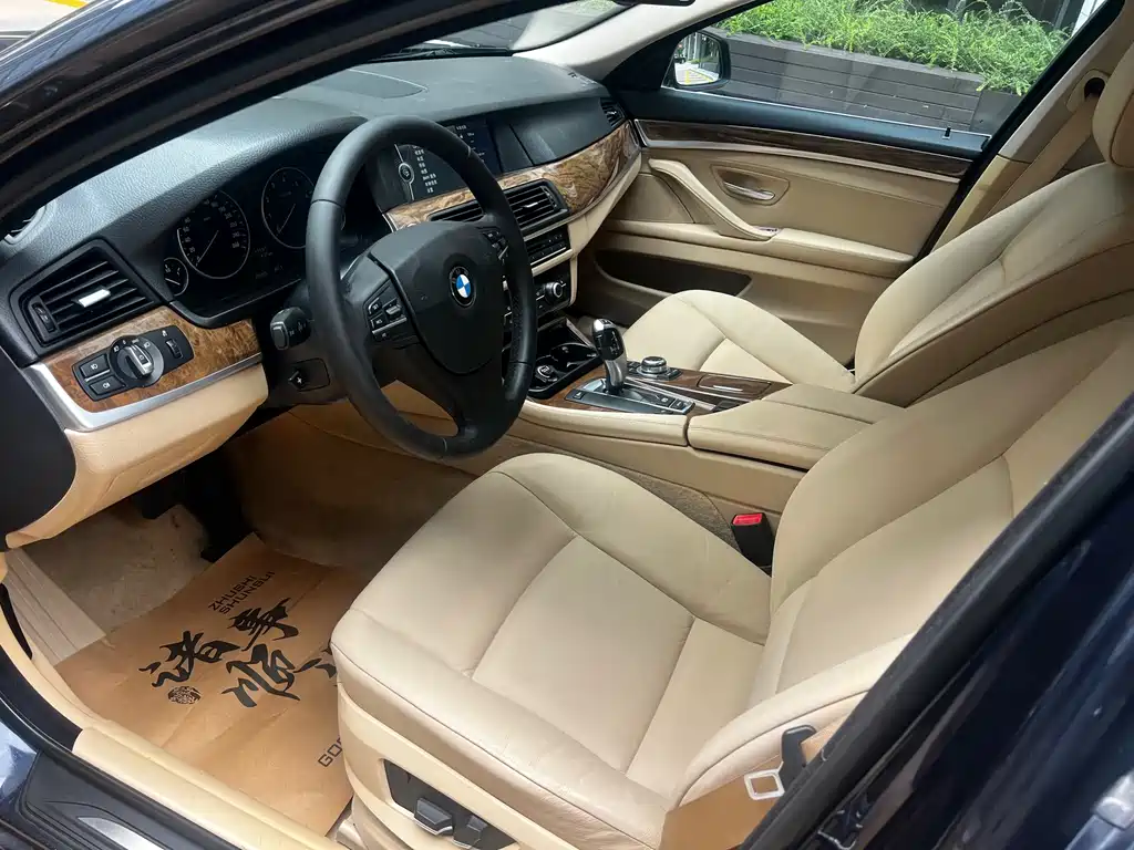 BMW 5 Series — миниатюра 8