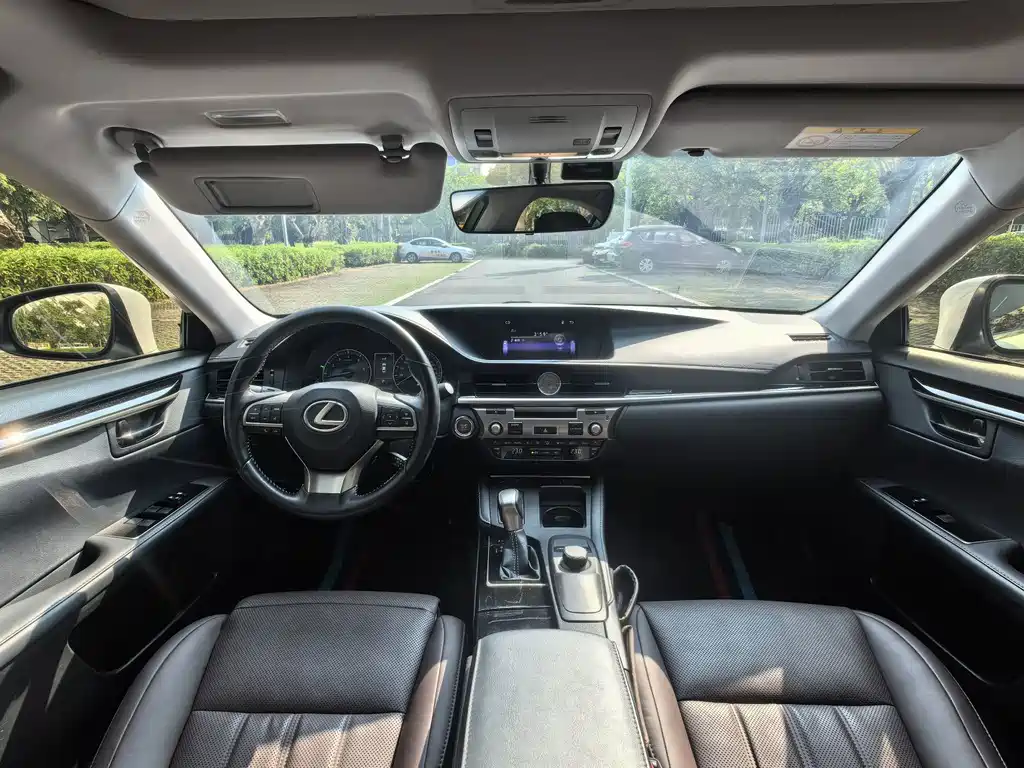 Lexus ES — миниатюра 12