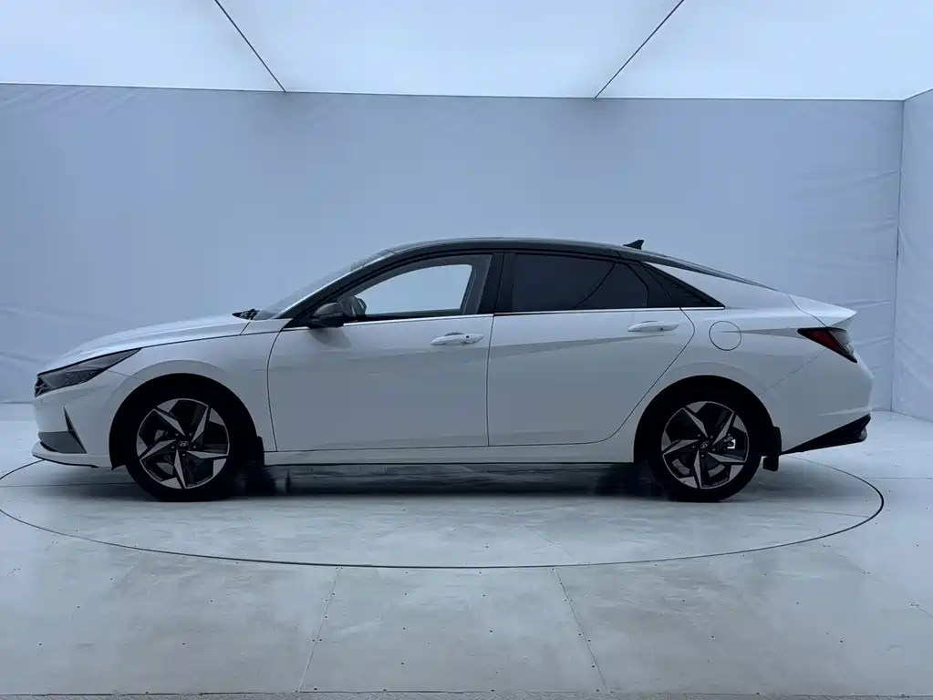 Hyundai Elantra — миниатюра 7