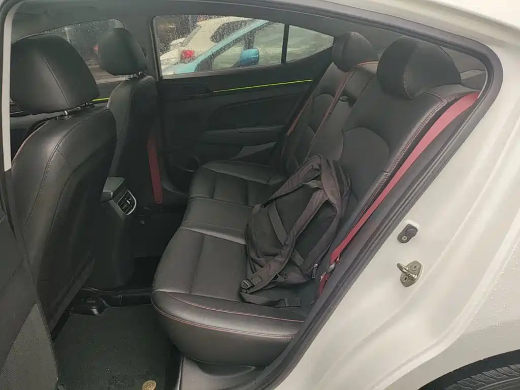 Hyundai Elantra — миниатюра 17