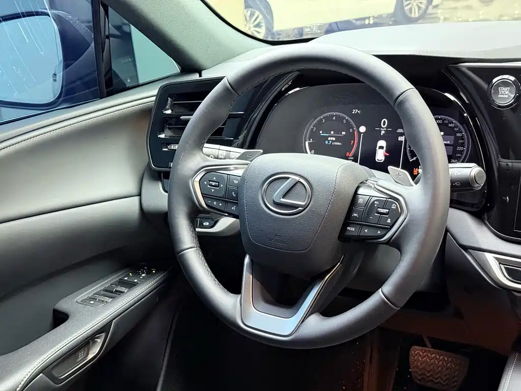 Lexus RX — миниатюра 7