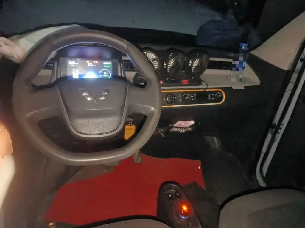 Wuling MINIEV — миниатюра 6