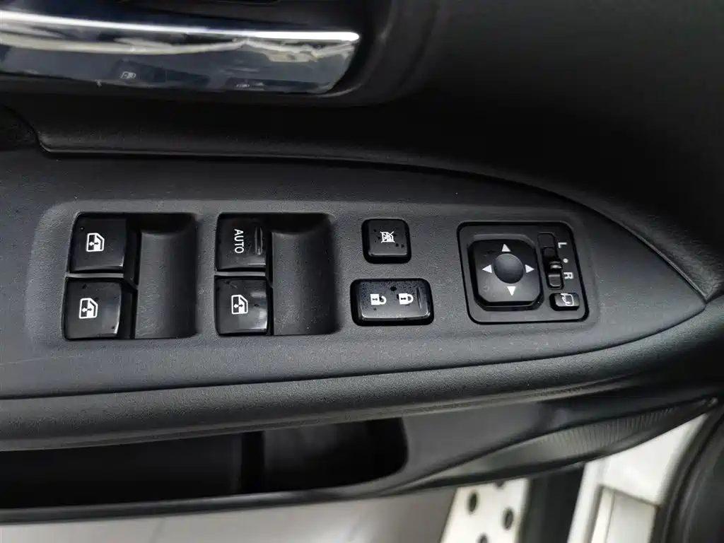 Mitsubishi Outlander 2016 2.4L Luxury 7 мест
