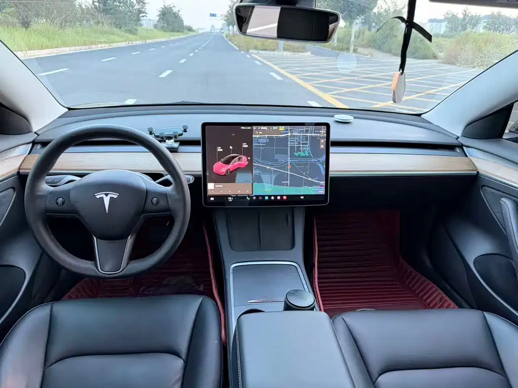 Tesla Model 3 — миниатюра 6