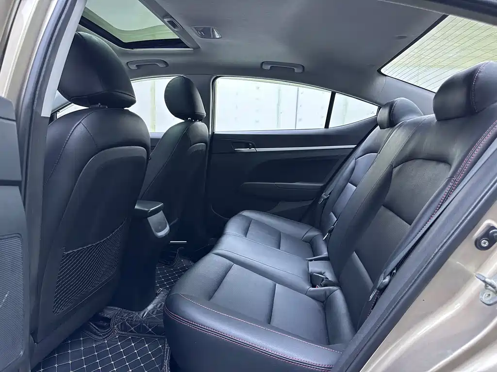 Hyundai Elantra — миниатюра 9