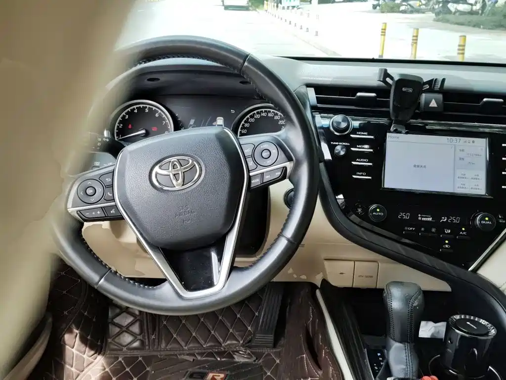Toyota Camry — миниатюра 11
