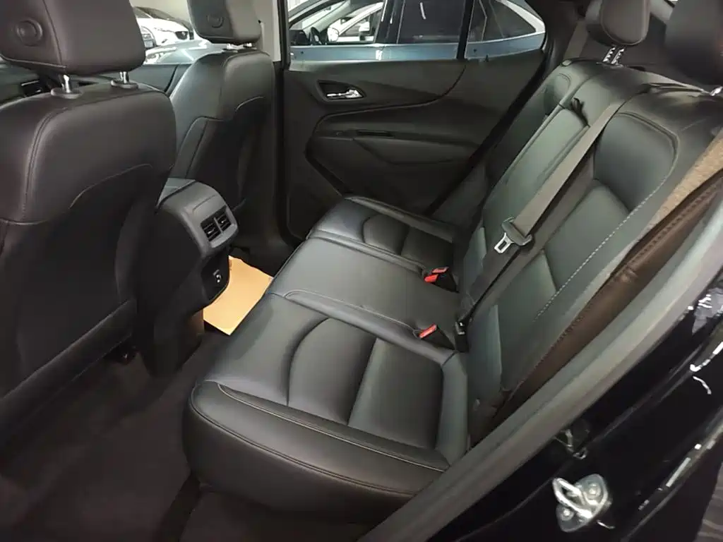 Chevrolet Equinox — миниатюра 17