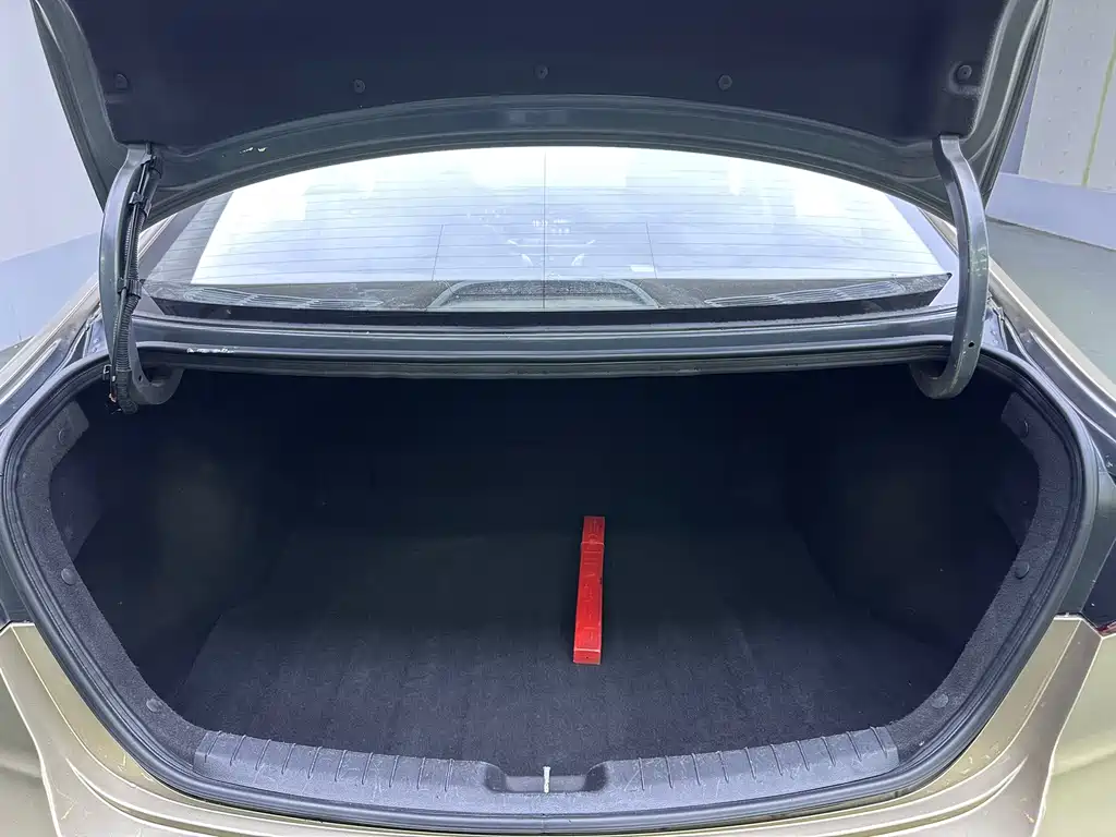 Hyundai Elantra — миниатюра 14